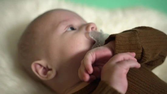 Goedkoopste ???? Difrax Fopspeen 18+ Maanden Dental - Glow In The Dark - Orthodontische Speen - 1 Stuk ???? - Afbeelding 2