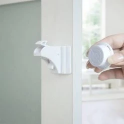 Goedkoopste ⭐ ByDeem - Kind Veiligheid Magneten 12 Magneet Sloten + 3 Magneet Sleutels - Magneetslot Kinderveiligheid - Magneetslot Baby - Kast Beveiliging Baby - Kinderslot Kastjes - Kinderbeveiliging Voor Kasten - Baby En Kind ❤️