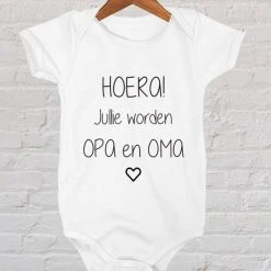 Top 10 ⌛ Hospitrix Baby Rompertje Met Tekst HOERA! Jullie Worden Opa En Oma | Korte Mouw | Cadeau Voor Zwangerschap | Bekendmaking | Aankondiging | Aanstaande Moeder | Moederdag ❤️